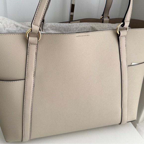 NWT Brand New Michael Kors Beige Tote Bag - Picture 5 of 6